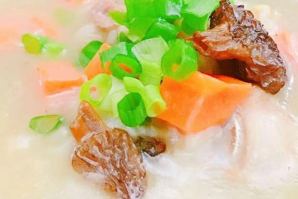 羊肚菌豬腳湯怎么做好吃，怎么燉才香不油膩