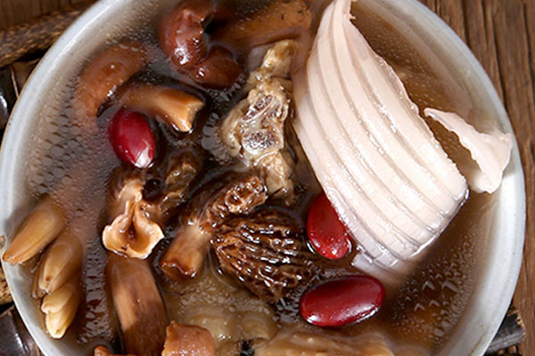 羊肚菌和什么煲湯比較好，羊肚菌煲湯一般放幾顆