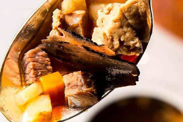 胡蘿卜松露雞湯的營(yíng)養(yǎng)價(jià)值與功效作用 胡蘿卜松露雞湯的營(yíng)養(yǎng)價(jià)值與功效作用