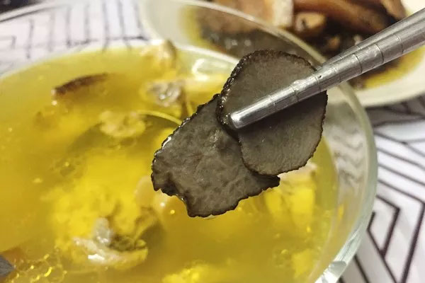 產(chǎn)婦可以吃松露燉雞嗎，松露燉雞小孩能吃嗎