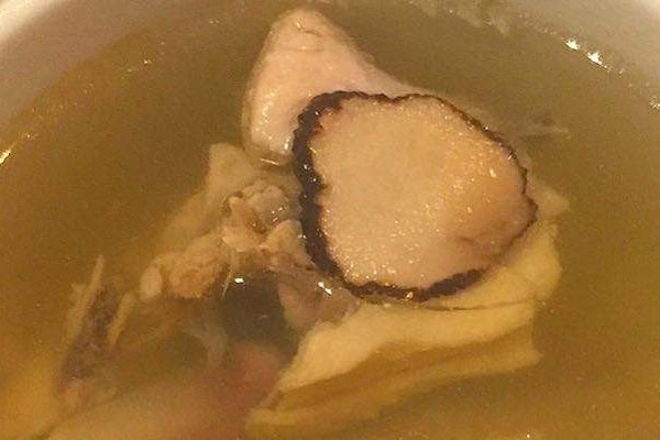 松露燉雞小孩可以吃嗎 松露燉雞小孩可以吃嗎