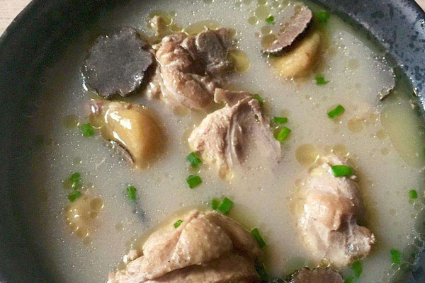 產(chǎn)婦能吃松露燉雞嗎
