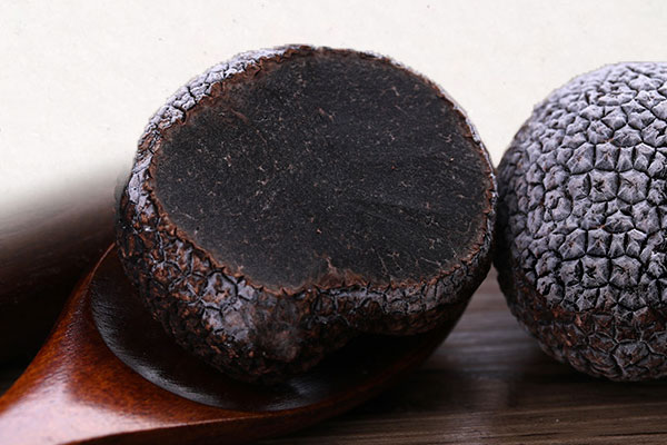 黑松露冰凍后能生吃嗎，黑松露外面一層很硬可以吃嗎