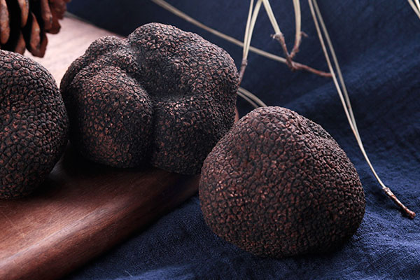 未成熟的松露可以吃嗎，黑松露有蟲(chóng)眼是壞的嗎