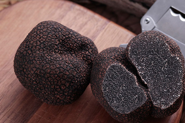 黑松露越大越好嗎，松露外面是白的里面是黑的