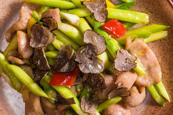 松露豬頸肉炒蘆筍怎么做 松露豬頸肉炒蘆筍怎么做