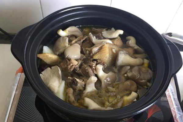 黑松露蘑菇雞湯隔夜還可以喝嗎 黑松露蘑菇雞湯隔夜還可以喝嗎