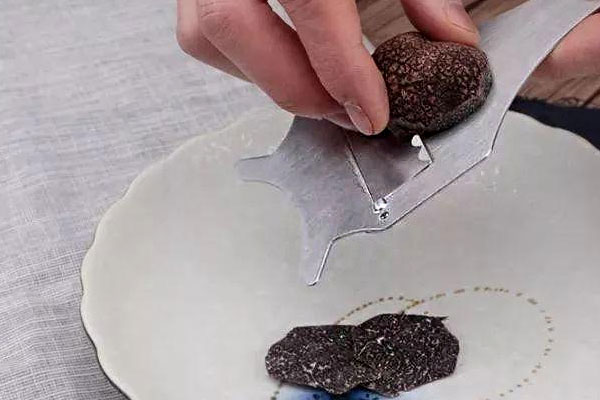 為什么要用松露刨片刀刨松露，松露切片價(jià)格貴嗎