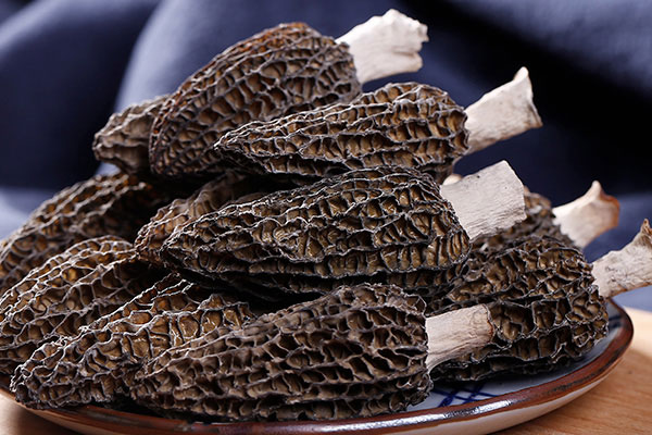 干的羊肚菌應(yīng)該是什么顏色的，干羊肚菌發(fā)黑是壞了嗎