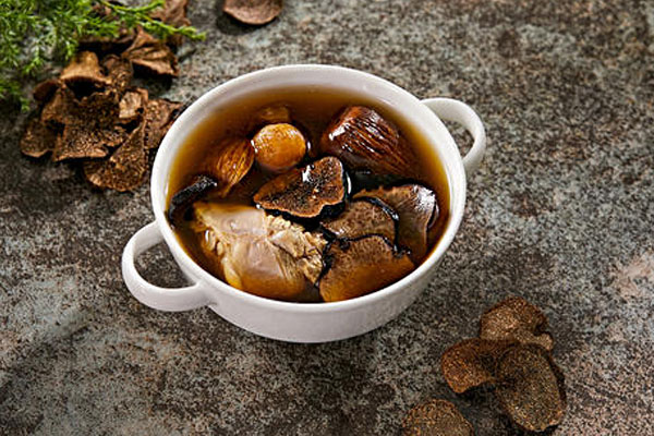 黑松露燉雞的功效與作用，正宗松露燉雞的做法