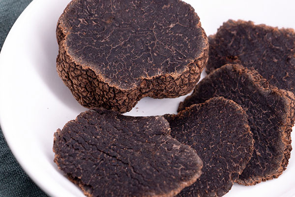 松露泡酒松露上有白色的是壞了嗎 松露泡酒松露上有白色的是壞了嗎