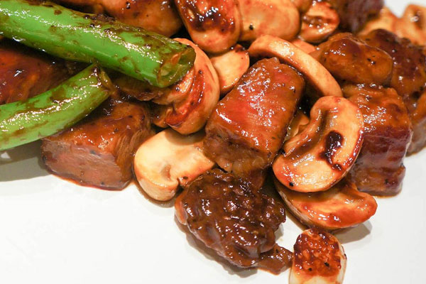 羊肚菌可以跟v一起炒嗎 羊肚菌可以跟v一起炒嗎