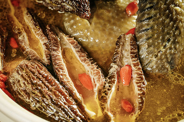 羊肚菌燉完可以吃嗎，羊肚菌發(fā)霉了洗干凈還能吃嗎