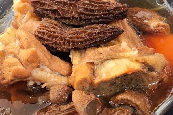 姬松茸跟羊肚菌能一起煲湯嗎 姬松茸跟羊肚菌能一起煲湯嗎