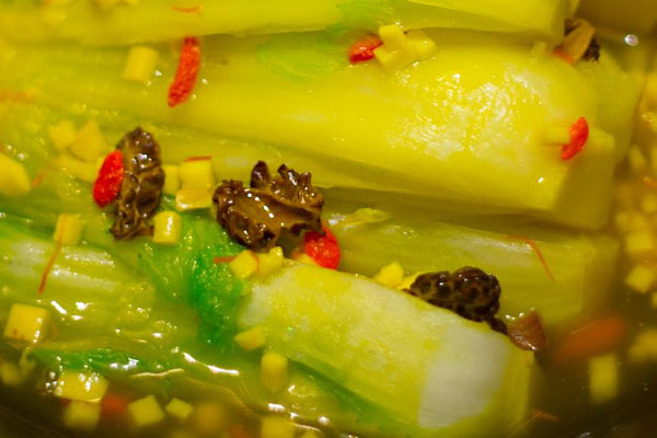 羊肚菌娃娃菜湯的功效作用與營養(yǎng)價值 羊肚菌娃娃菜湯的功效作用與營養(yǎng)價值