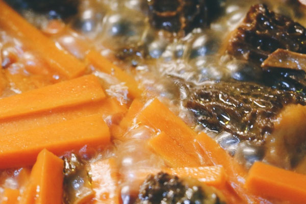 肉釀羊肚菌燜胡蘿卜的功效作用 肉釀羊肚菌燜胡蘿卜的功效作用