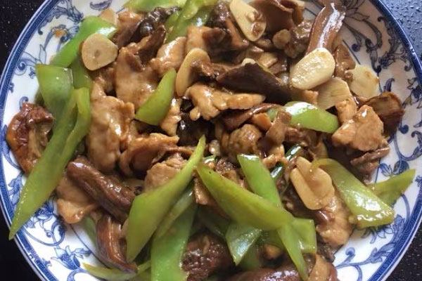 手腳麻木可以吃牛肝菌嗎 手腳麻木可以吃牛肝菌嗎