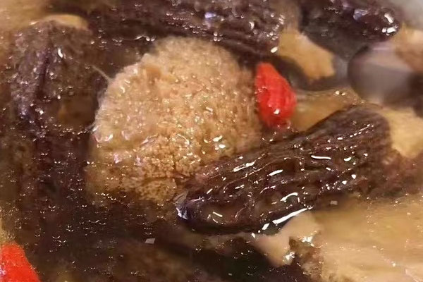 羊肚菌燉乳鴿的做法 羊肚菌燉乳鴿的做法