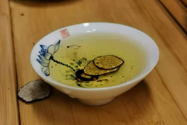 黑松露可以煮水喝嗎，松露泡水是什么味道