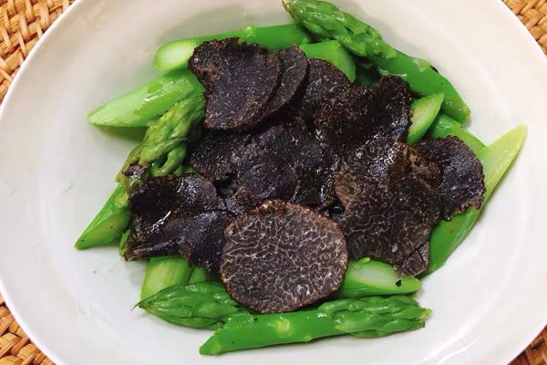 黑松露的味道是酸的嗎 黑松露的味道是酸的嗎