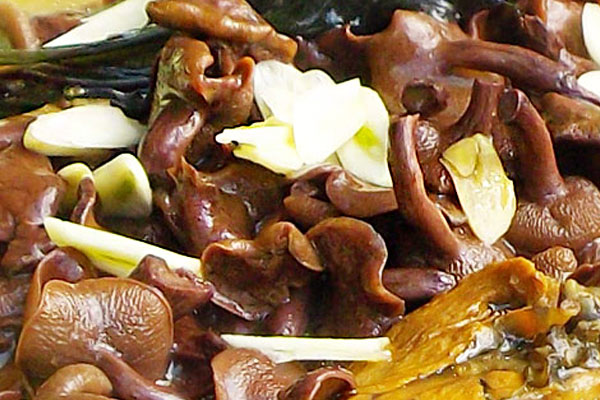 滑炒紅乳牛肝菌的做法以及竅門(mén)