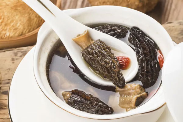 減肥可以喝羊肚菌雞湯嗎，來月經可以吃羊肚菌湯嗎