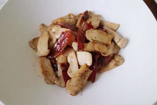 松茸炒臘腸的做法，要不要過水呢