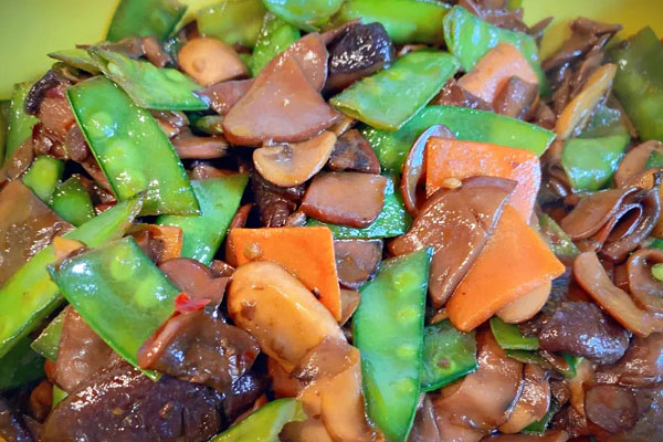 牛肝菌炒荷蘭豆怎么做才好吃，用不用焯水