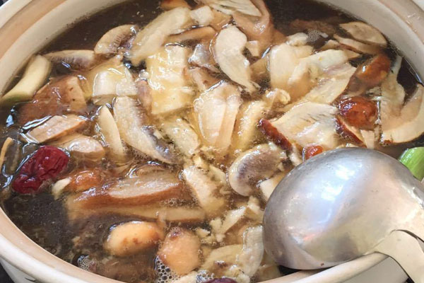 牛肝菌火鍋煮多長(zhǎng)時(shí)間才熟 牛肝菌火鍋煮多長(zhǎng)時(shí)間才熟
