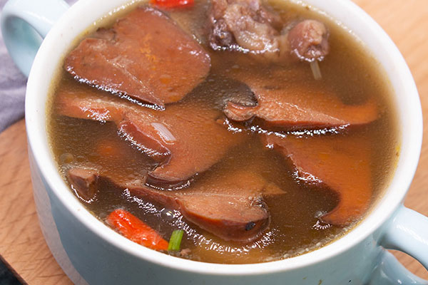 牛肝菌天麻雞湯的功效作用與營養(yǎng)價(jià)值 牛肝菌天麻雞湯的功效作用與營養(yǎng)價(jià)值