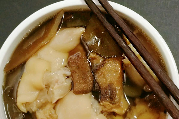 牛肝菌豬腳湯怎么燉好喝，下奶效果好嗎