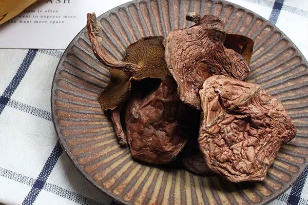 牛肝菌豬腳湯下奶好嗎 牛肝菌豬腳湯下奶好嗎