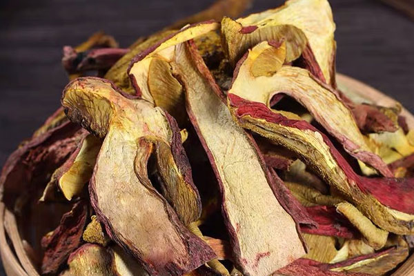 牛肝菌可以泡在水里過夜嗎，牛肝菌泡發(fā)后綠色能吃嗎