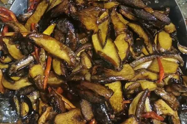 黑牛肝菌油的做法，牛肝菌熬油后怎么吃好