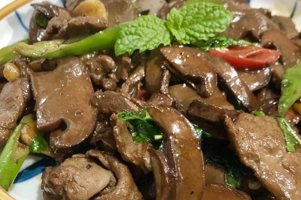 薄荷葉牛肝菌炒牛肉的做法，有哪些竅門