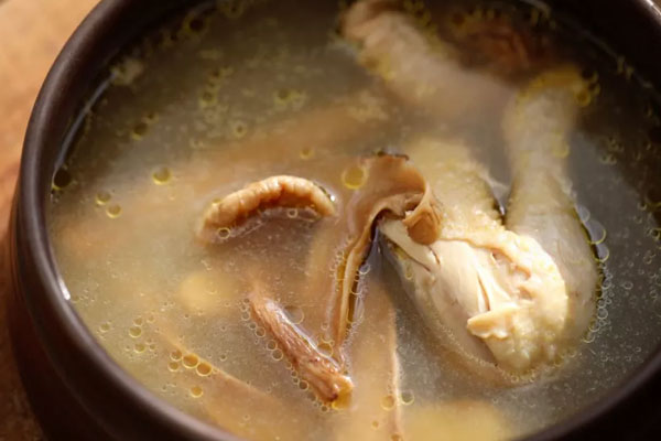 哺乳期能吃松茸雞湯嗎，松茸可以用熱水泡嗎