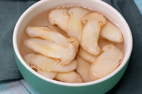 蒸松茸營(yíng)養(yǎng)價(jià)值高嗎，松茸干片和速凍哪個(gè)營(yíng)養(yǎng)價(jià)值高