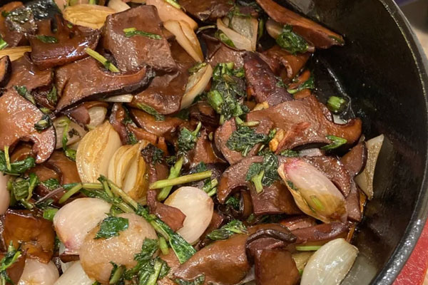 牛肝菌炒洋蔥怎么做好吃，需要焯水嗎