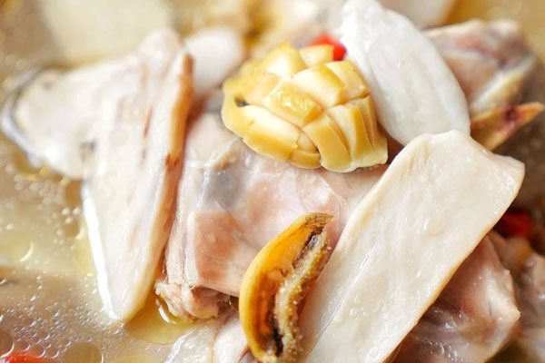 松茸鮑魚雞湯的功效作用與營養(yǎng)價值 松茸鮑魚雞湯的功效作用與營養(yǎng)價值