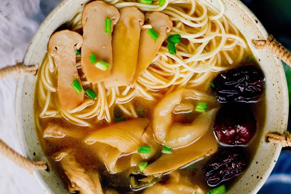 松茸花膠雞湯面的做法，有哪些功效作用