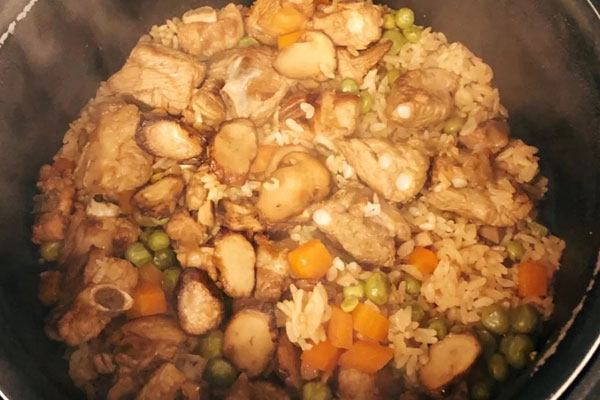 松茸豌豆排骨飯?jiān)趺醋龊贸? src=