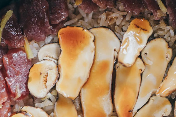 松茸煲仔飯的功效作用與營(yíng)養(yǎng)價(jià)值 松茸煲仔飯的功效作用與營(yíng)養(yǎng)價(jià)值