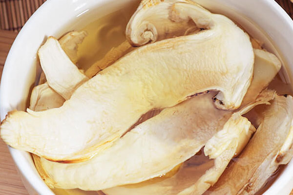 浸泡松茸的水能吃嗎 浸泡松茸的水能吃嗎