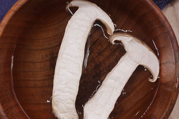 干松茸的泡發(fā)和存放方法 干松茸的泡發(fā)和存放方法