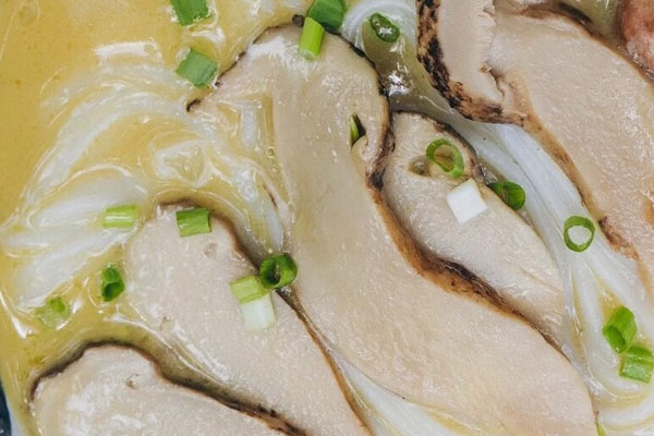 松茸烏雞米線的做法，有哪些功效作用