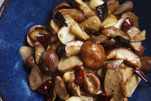 黃牛肝菌炒多長時(shí)間才熟，老虎頭和黃牛肝菌是一種嗎