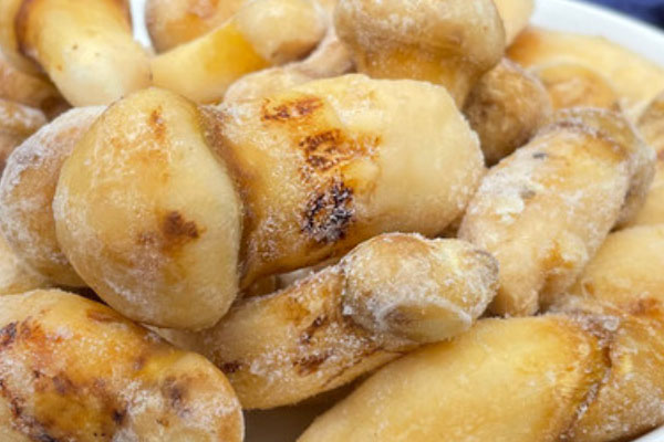 松茸菌冷藏切開后發(fā)灰，干松茸泡發(fā)后變黑能吃嗎