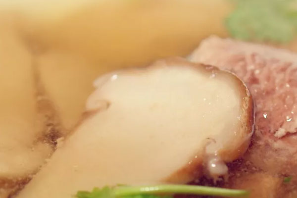 風(fēng)熱感冒能喝松茸湯嗎 風(fēng)熱感冒能喝松茸湯嗎