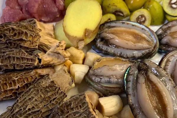 羊肚菌橄欖鮑魚湯的功效作用 羊肚菌橄欖鮑魚湯的功效作用