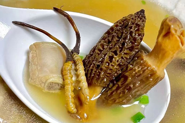 鮮蟲草羊肚菌排骨湯的做法，有哪些功效作用